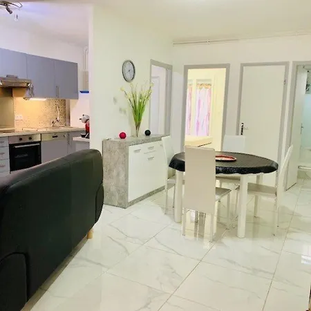 T3 Rénové Avec Climatisation, Terrasse, Wifi, Ascenseur Et Parking à 2 Min Des Thermes - Fr-1-703-112 Amélie-les-Bains-Palalda