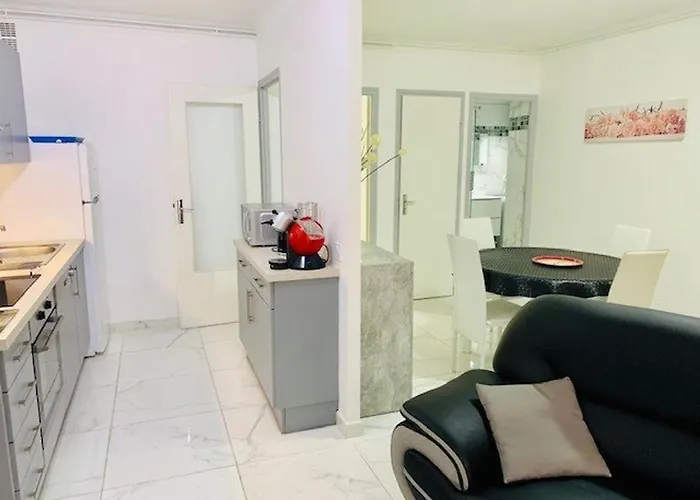 T3 Renove Avec Climatisation, Terrasse, Wifi, Ascenseur Et Parking A 2 Min Des Thermes - Fr-1-703-112 דירה *